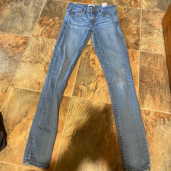 Abercrombie & Fitch Denim - Abercrombie and Fitch light denim size 2R jeans